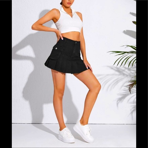 Black Pleated Hem Denim Skirt - Picture 2 of 5